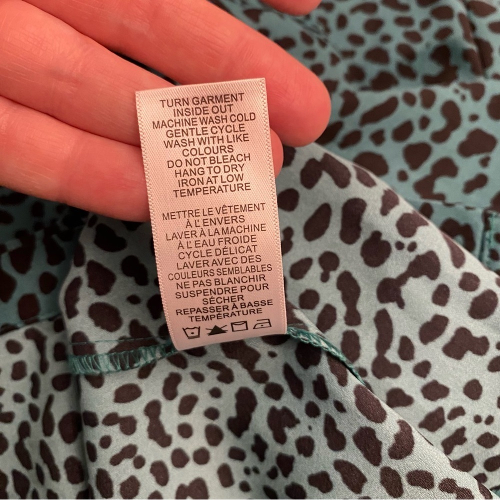 Ricki's Blouse Button Down Shirt with Notched Collar animal print teal & black - Picture 6 of 6